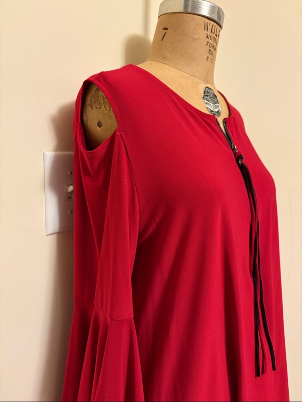 WOLF Red Cold-Shoulder Tie-Front Tunic Top - Picture 2 of 3